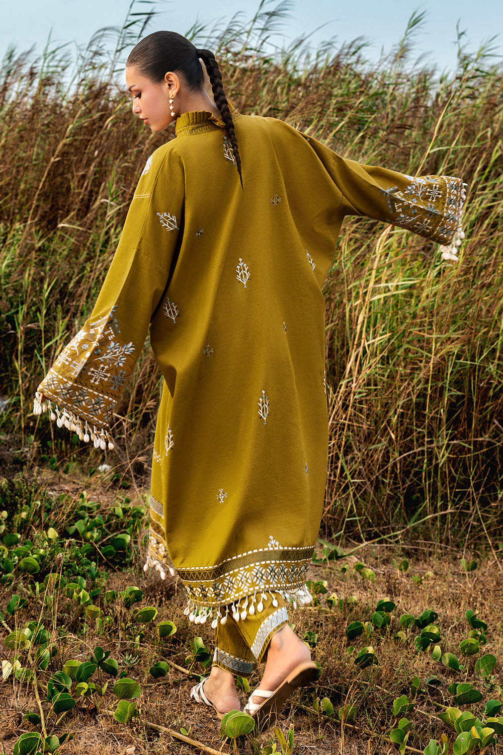2 Piece Embroidered Khaddar Suit with Borders and Collar - Image 4