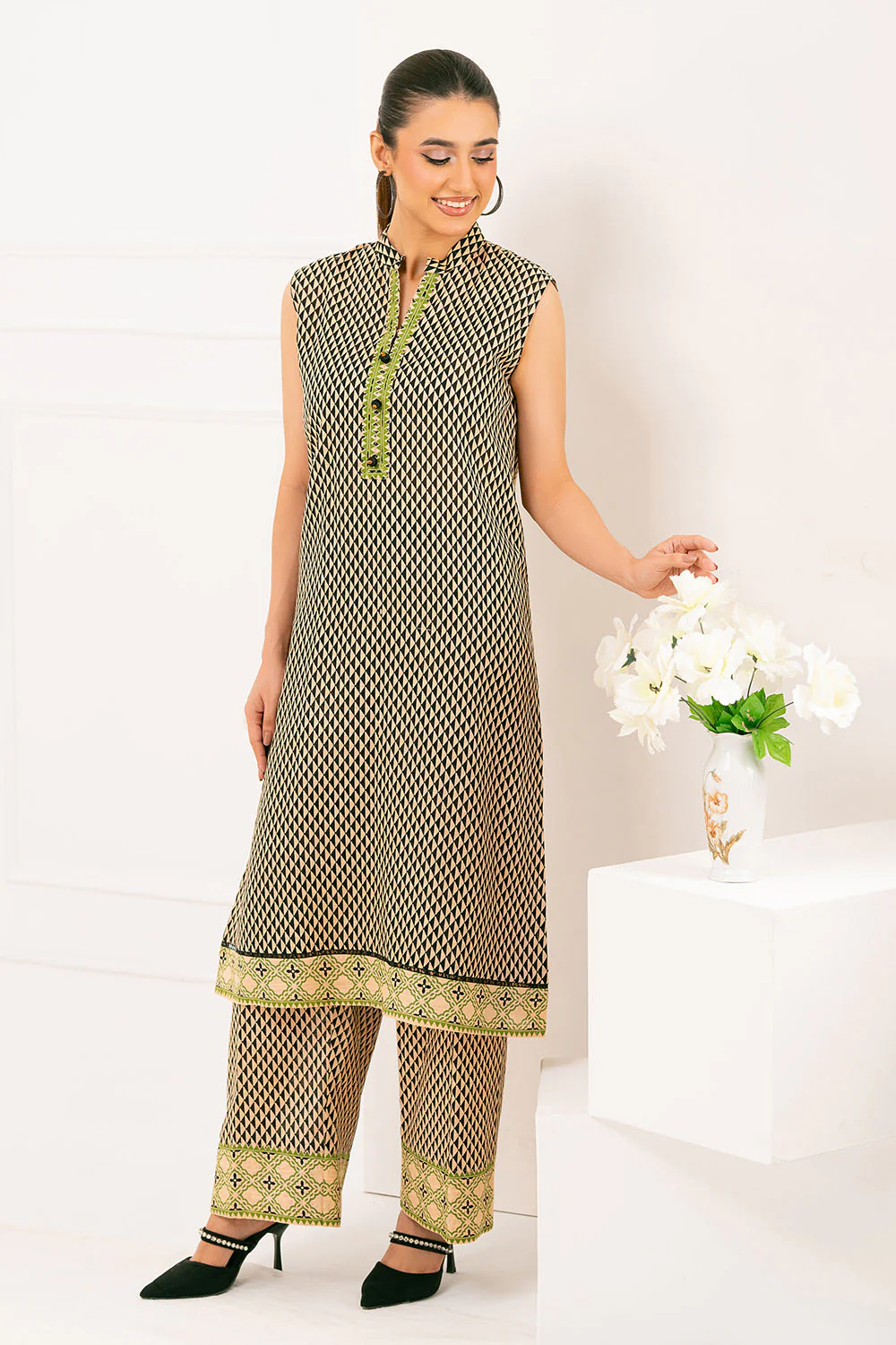 2 Piece Printed Khaddar Suit - Image 3