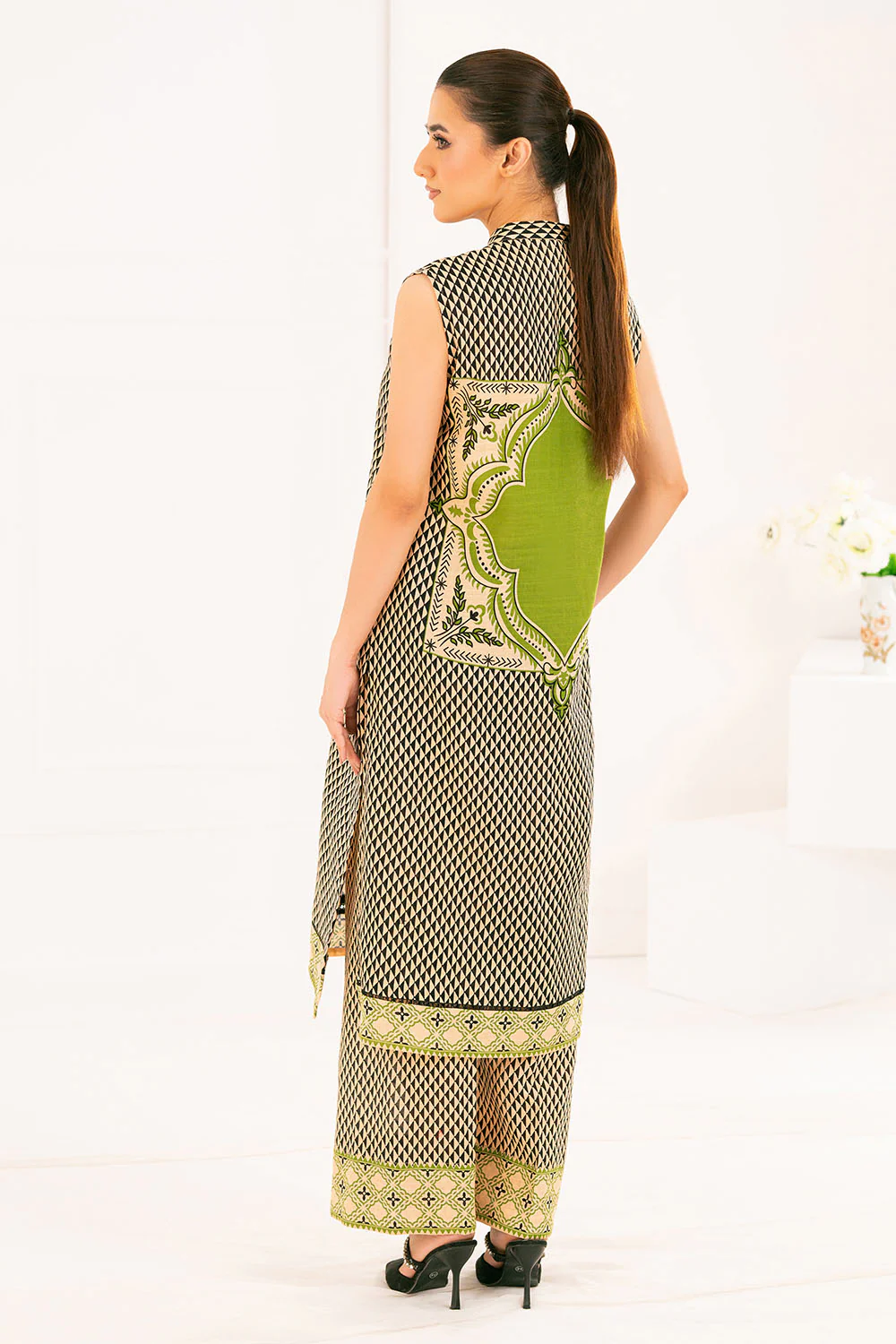 2 Piece Printed Khaddar Suit - Image 5