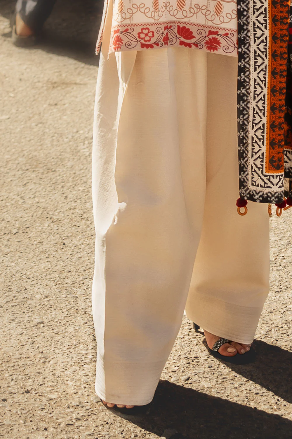 3 Piece Digital Printed Linen Khaddar Suit with Dupatta - Image 5