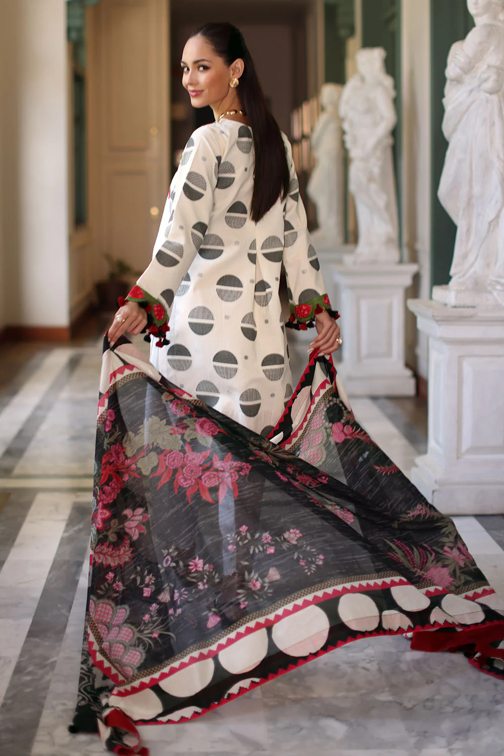 3 Piece Embroidered Jacquard Suit - Image 4