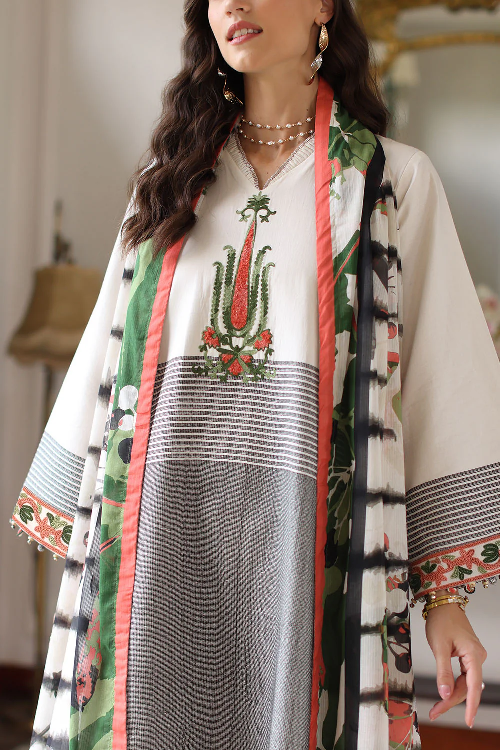 3 Piece Embroidered Jacquard Suit - Image 2