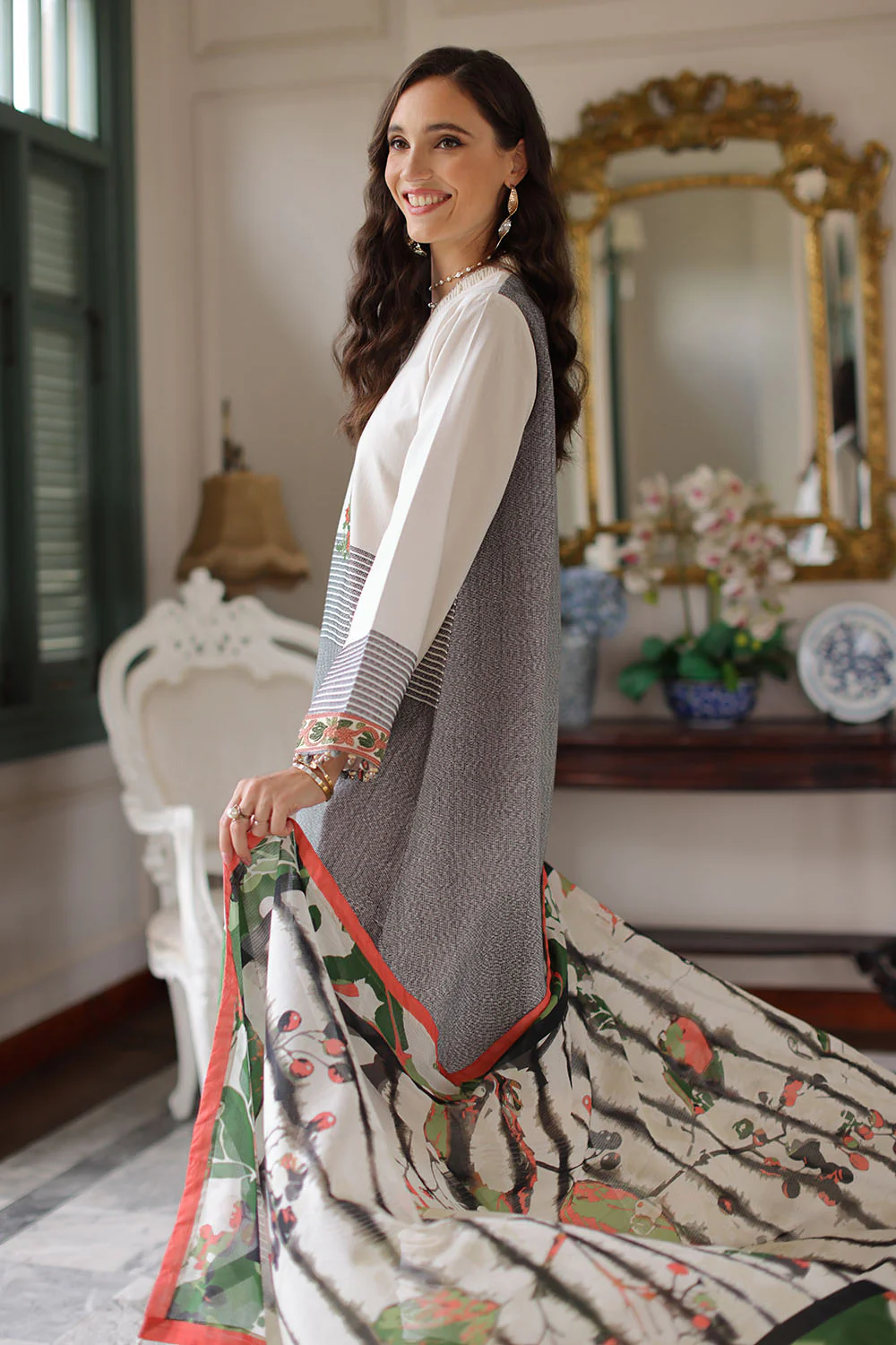 3 Piece Embroidered Jacquard Suit - Image 3