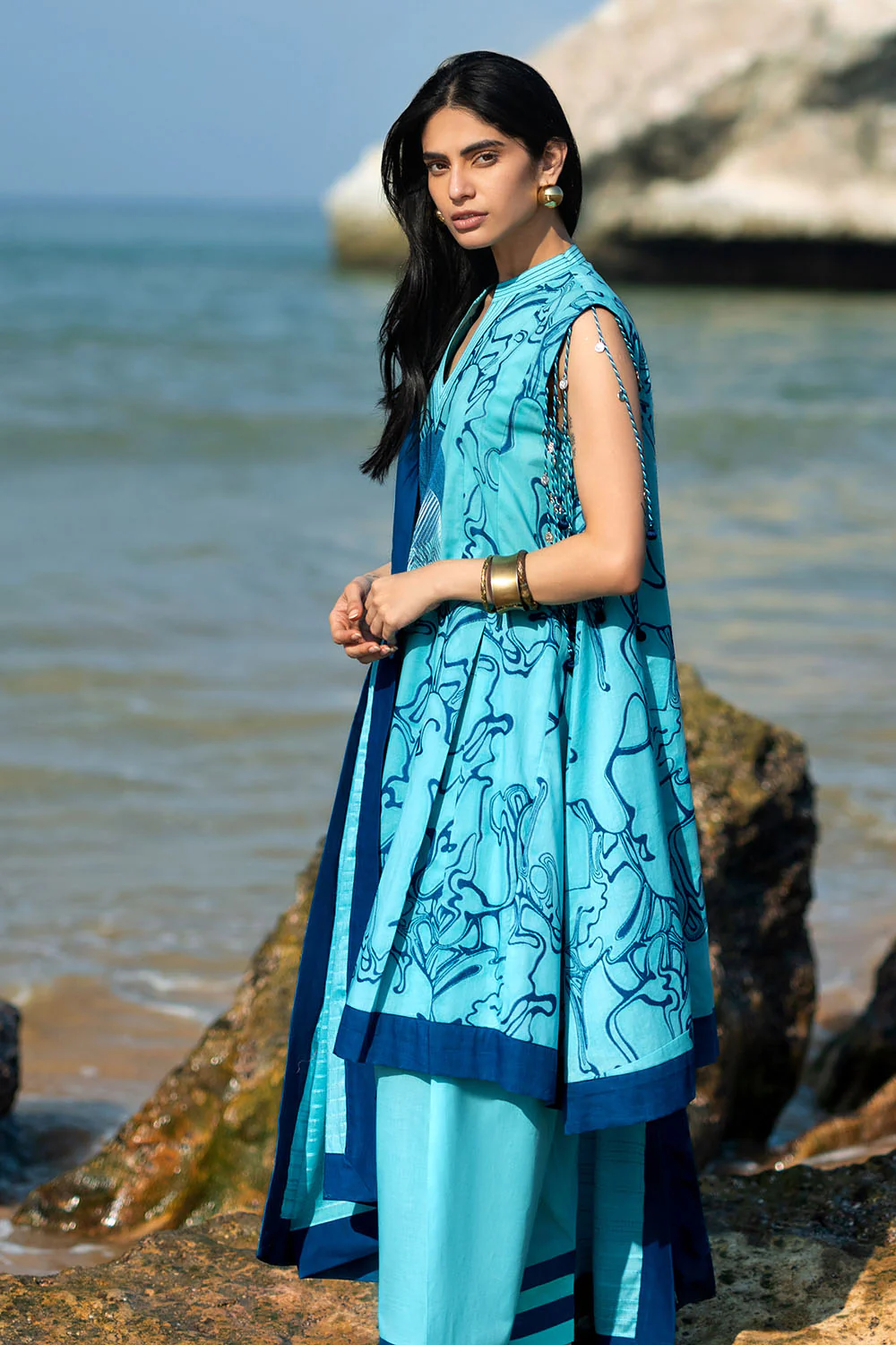 3 Piece Embroidered Jacquard Suit with Cotton Leno Dupatta - Image 3