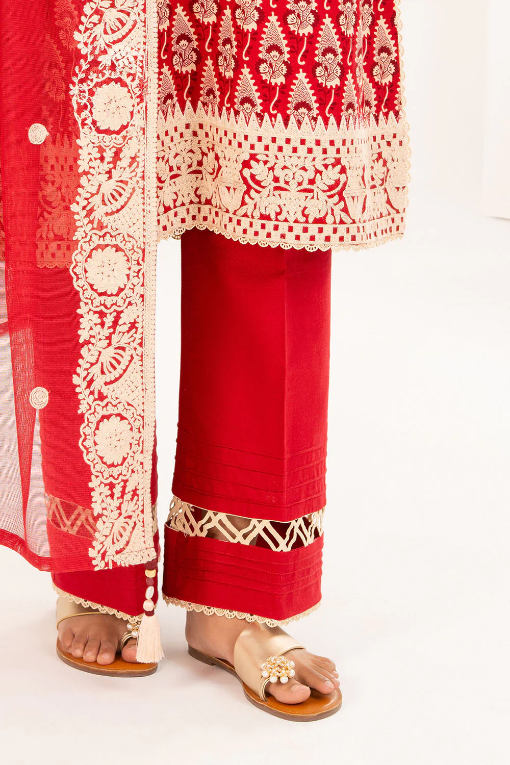 3 Piece Embroidered Khaddar Suit with Net Dupatta - Image 5