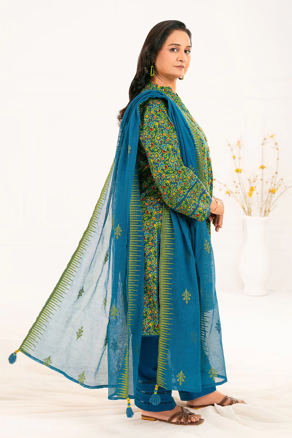 3 Piece Embroidered Khaddar Suit with Net Dupatta - Image 3