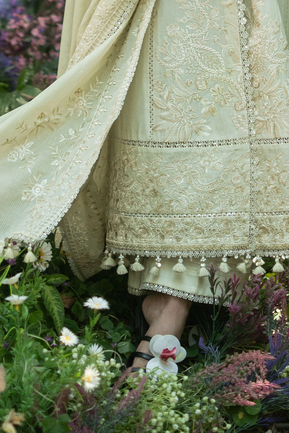 3 Piece Embroidered Lawn Suit with Embroidered Borders and Embroidered Denting Lawn Dupatta - Image 4