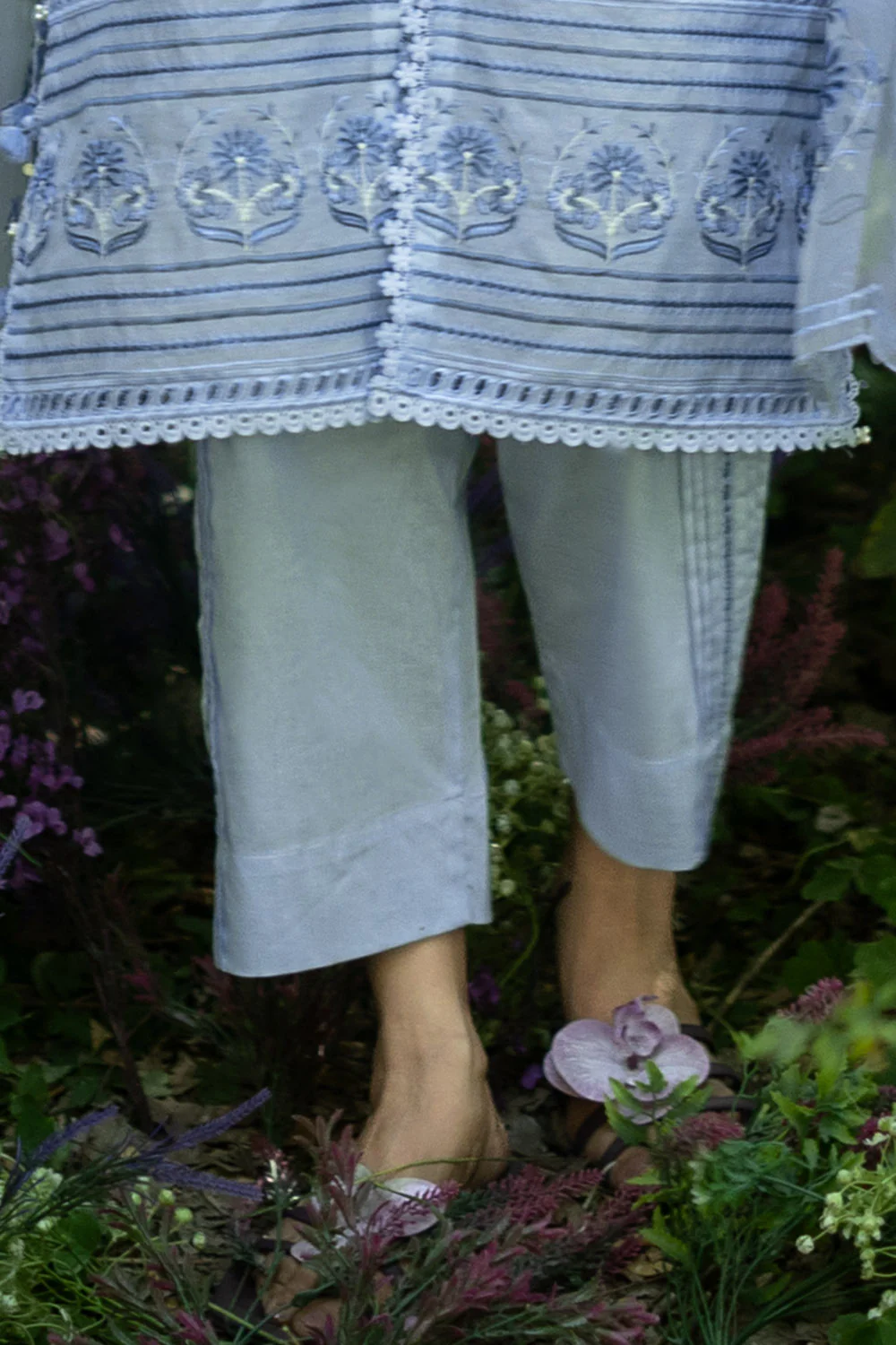 3 Piece Embroidered Paper Cotton Suit with Inner and Embroidered Borders and Embroidered Organza Dupatta - Image 5