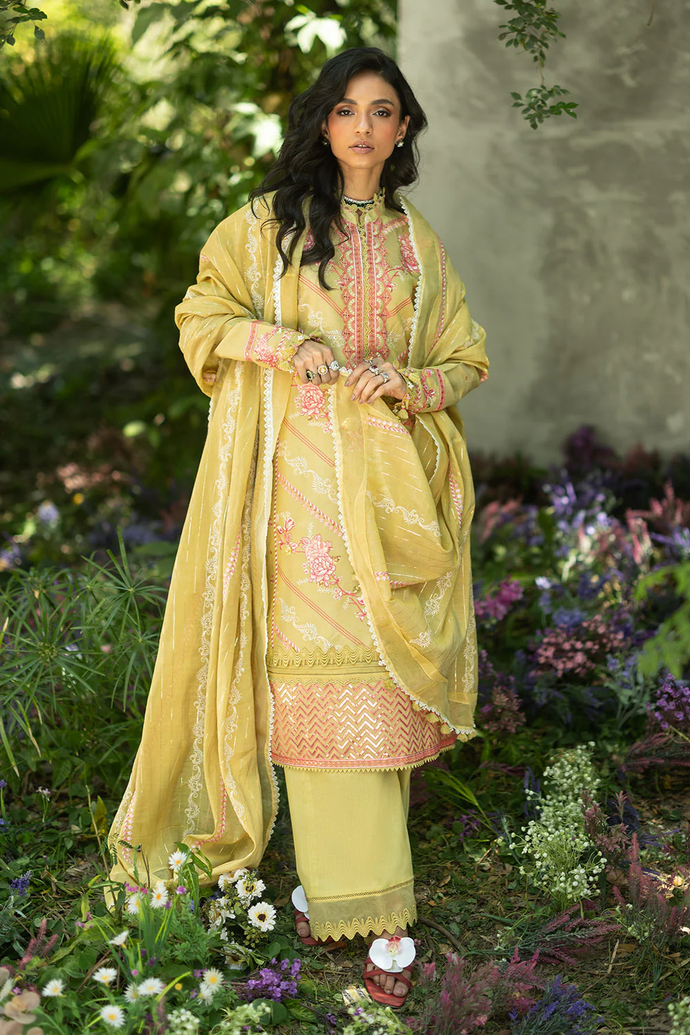 3 Piece Embroidered Paper Cotton Suit with Inner and Embroidered Borders and Embroidered Zari Stripe Paper Cotton Dupatta - Image 4
