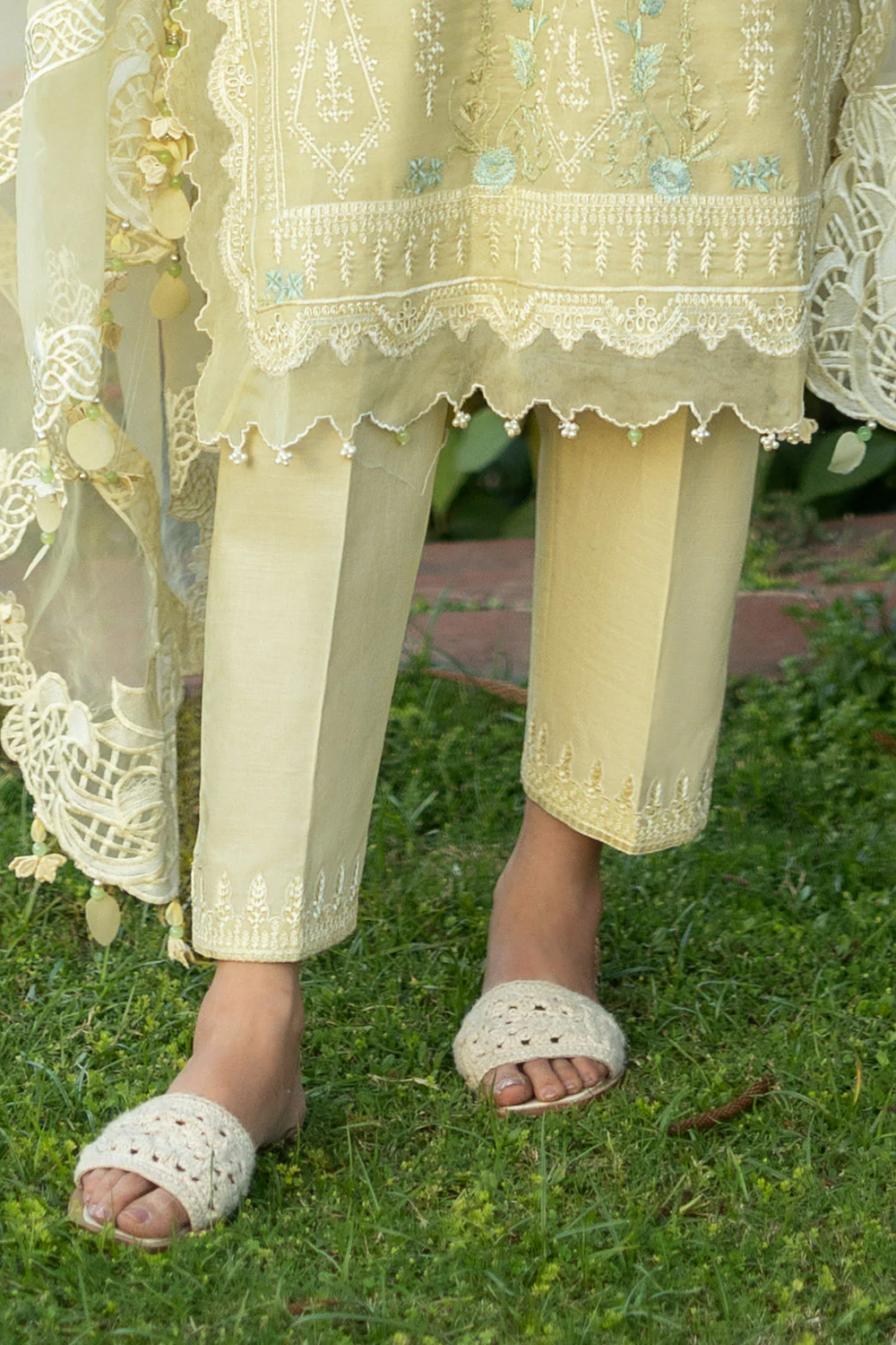 3 Piece Embroidered Paper Cotton Suit with Inner and Embroidered Organza Dupatta - Image 4
