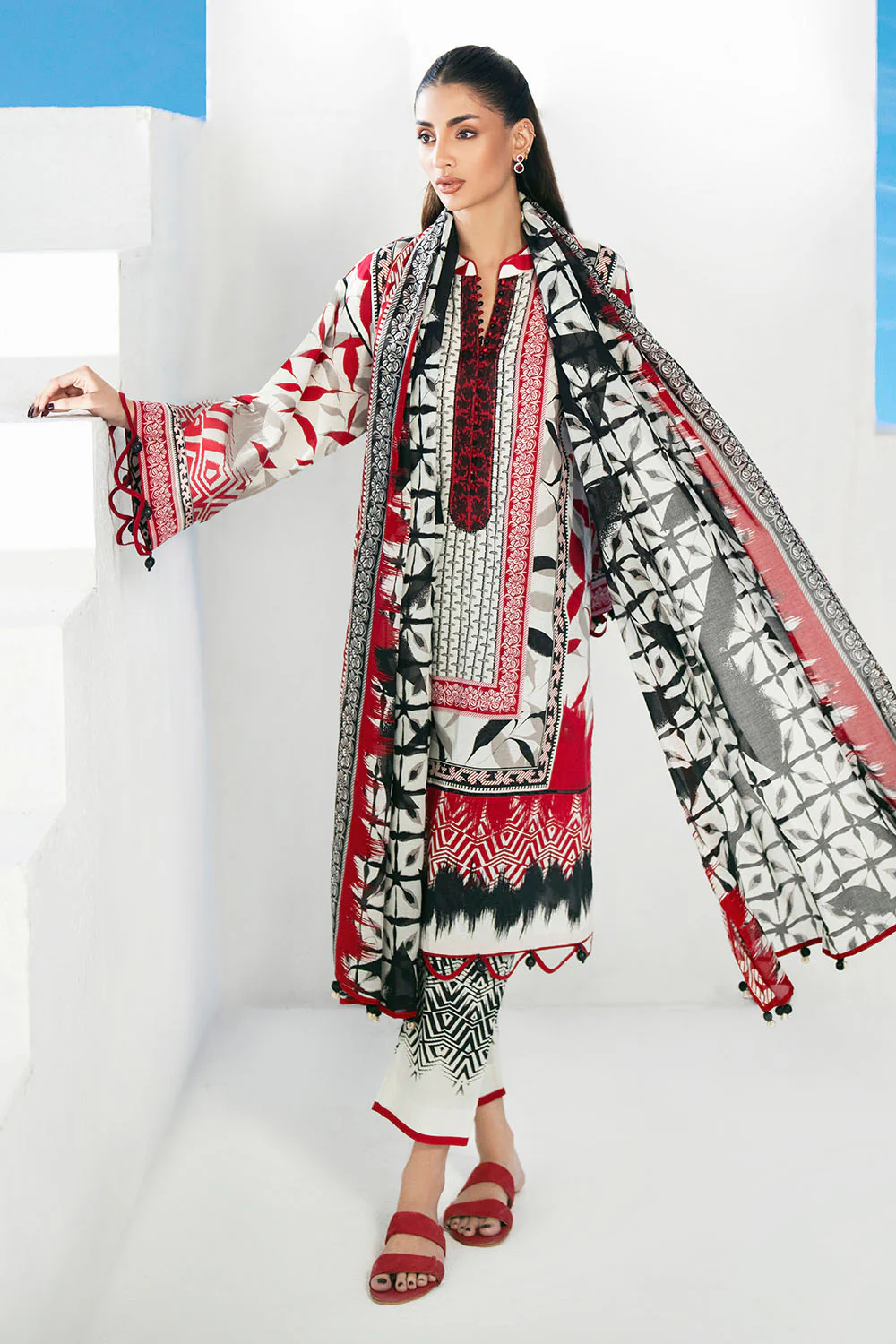 3 Piece Embroidered Printed Lawn Suit - Image 4