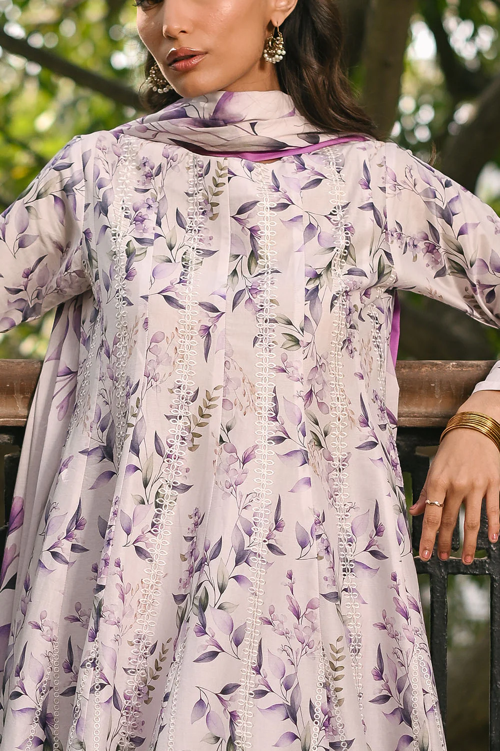 3 Piece Embroidered Printed Lawn Suit with Border - Image 2