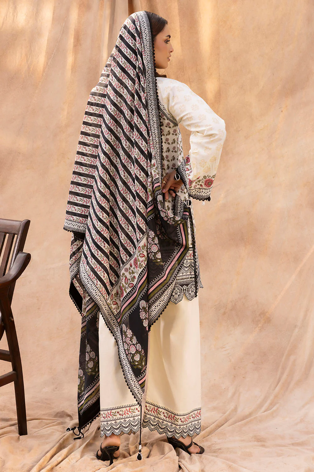 3 Piece Embroidered Printed Lawn Suit with Printed Trouser - Image 4