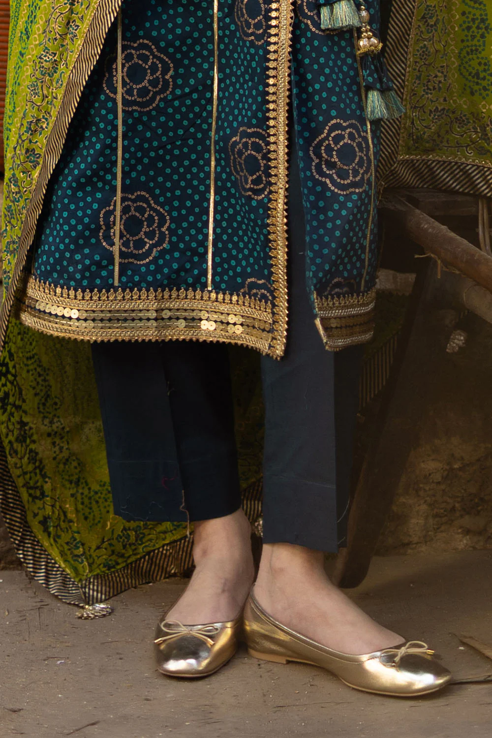 3 Piece Gold and Lacquer Printed Lawn Suit with Gold and Lacquer Printed Chiffon Dupatta and Dyed Trouser - Image 5