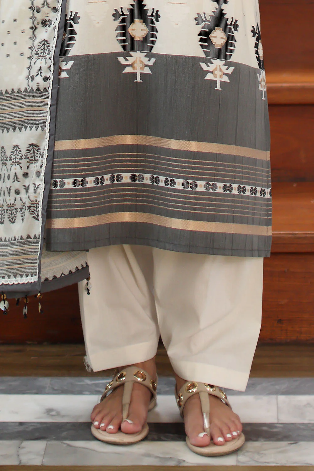 3 Piece Jacquard Suit - Image 5
