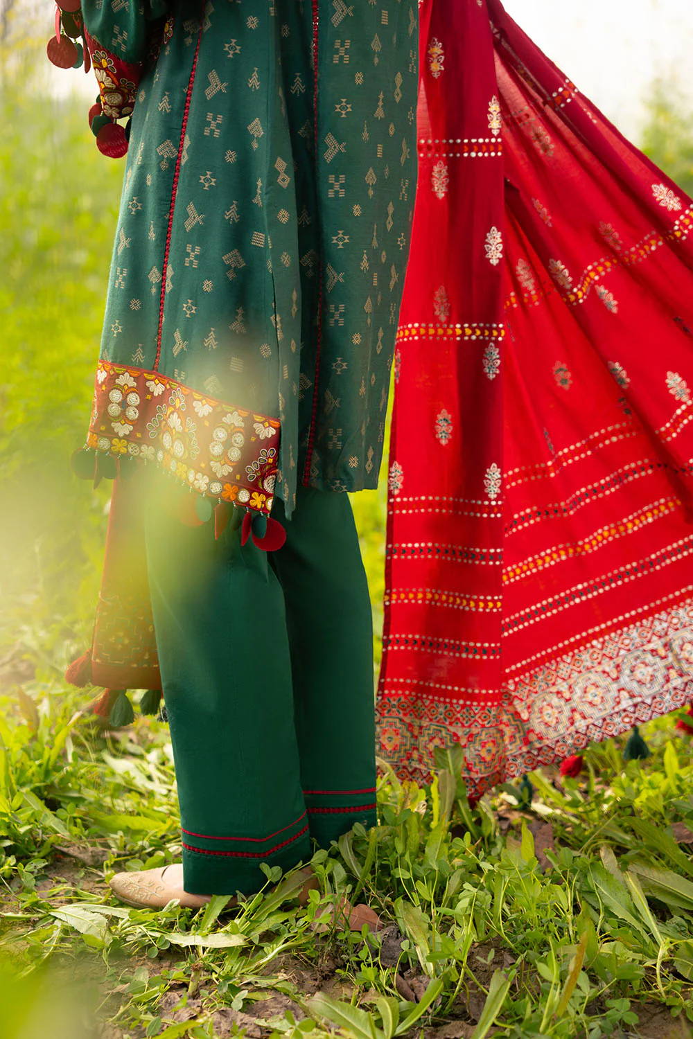 3 Piece Jacquard Suit with Silver Printed Dupatta and Embroidered Neckline and Accessories - Image 4