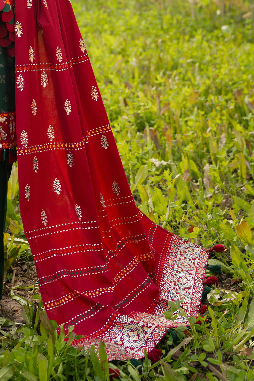 3 Piece Jacquard Suit with Silver Printed Dupatta and Embroidered Neckline and Accessories - Image 6