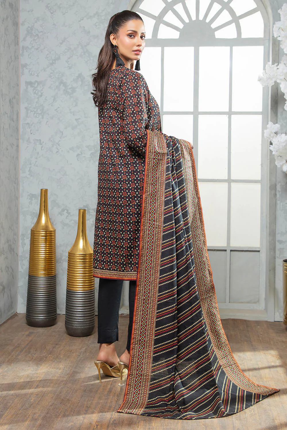 3 Piece Khaddar Suit with Dupatta - Image 4