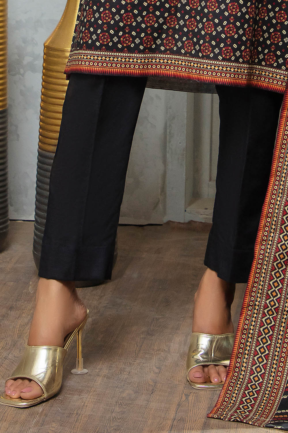 3 Piece Khaddar Suit with Dupatta - Image 5