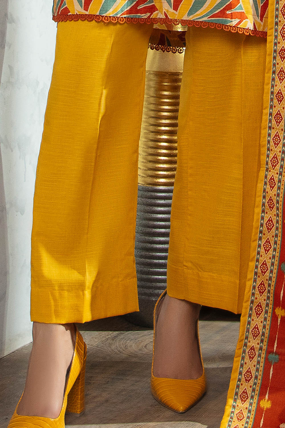 3 Piece Khaddar Suit with Dupatta - Image 5