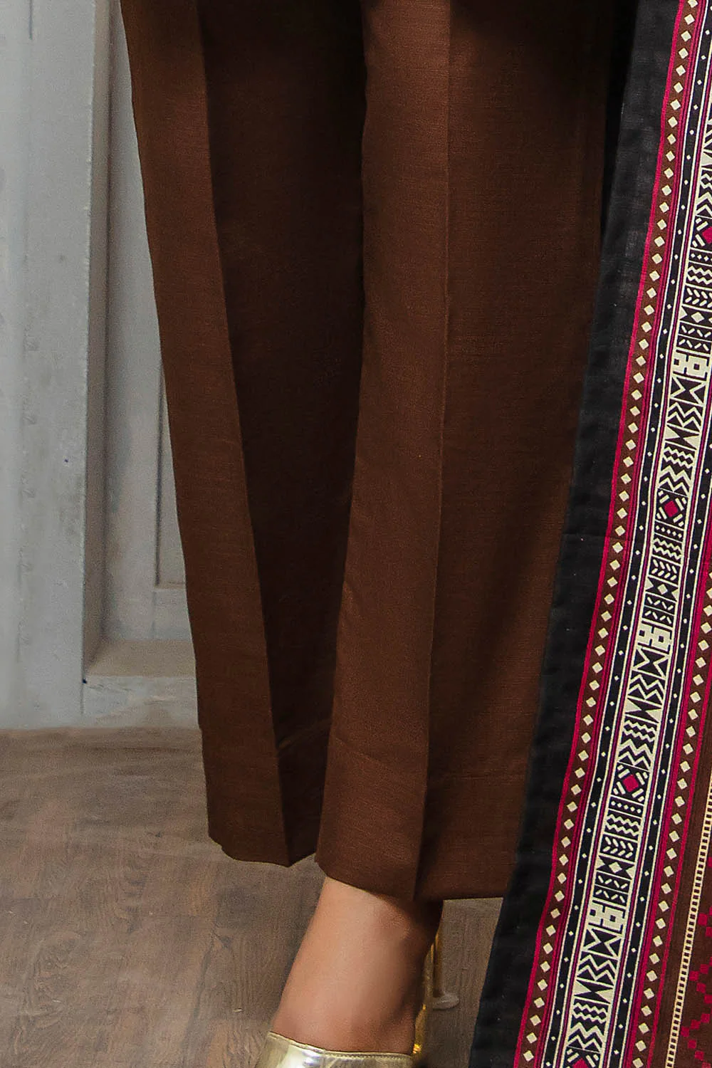 3 Piece Khaddar Suit with Dupatta - Image 5