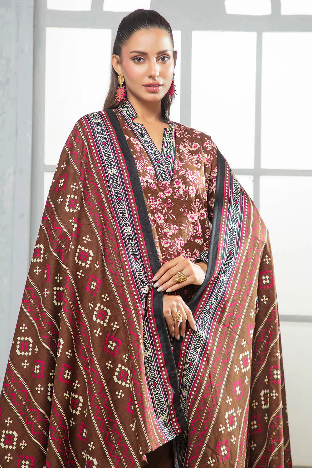 3 Piece Khaddar Suit with Dupatta - Image 6