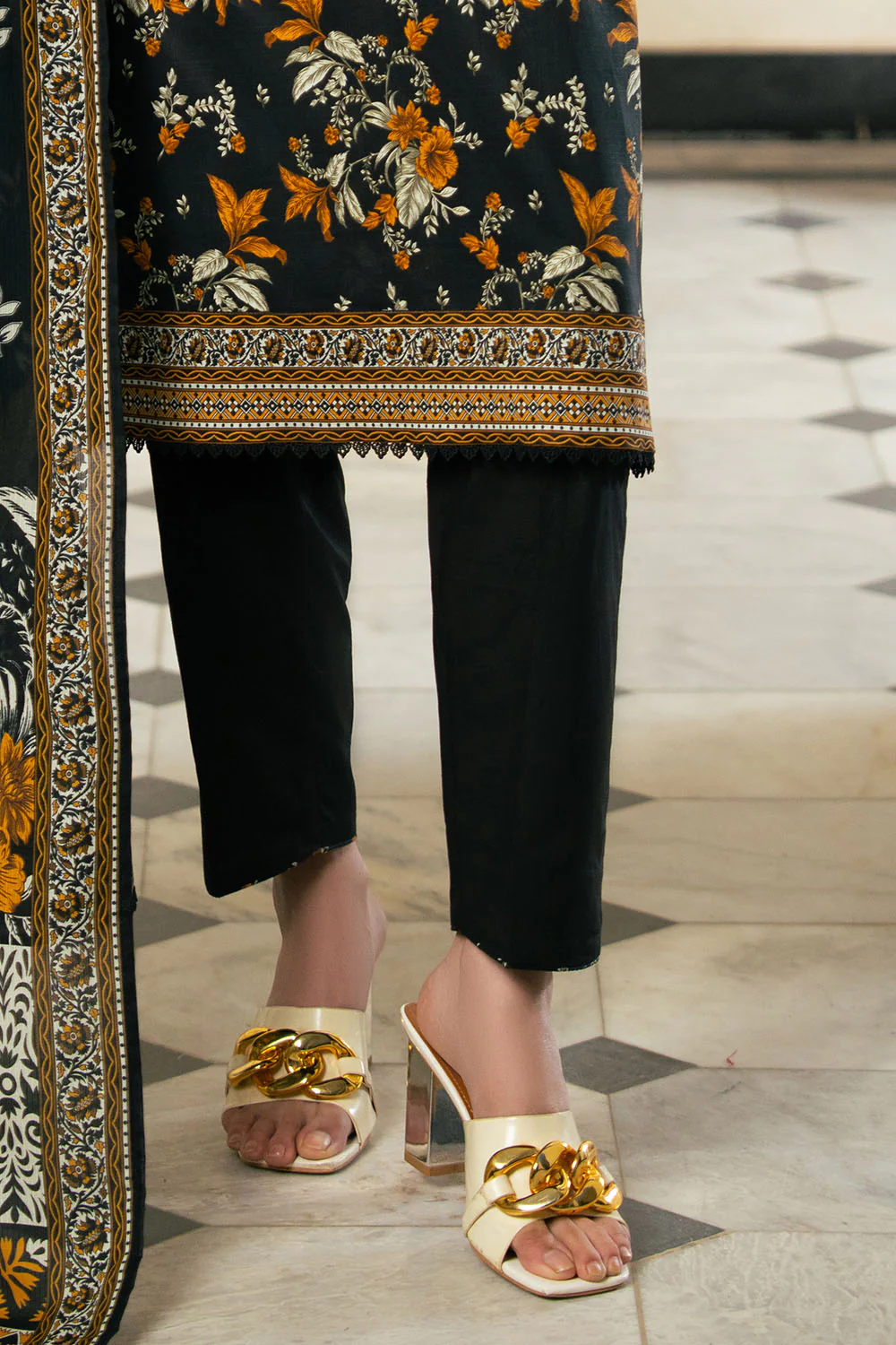 3 Piece Printed Cross Hatch Suit with Lawn Dupatta - Image 5