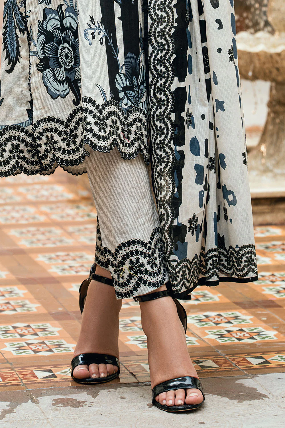 3 Piece Printed Cross Hatch Suit with Lawn Dupatta - Image 5