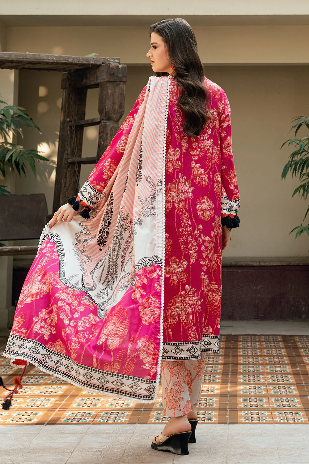 3 Piece Printed Cross Hatch Suit with Lawn Dupatta - Image 4