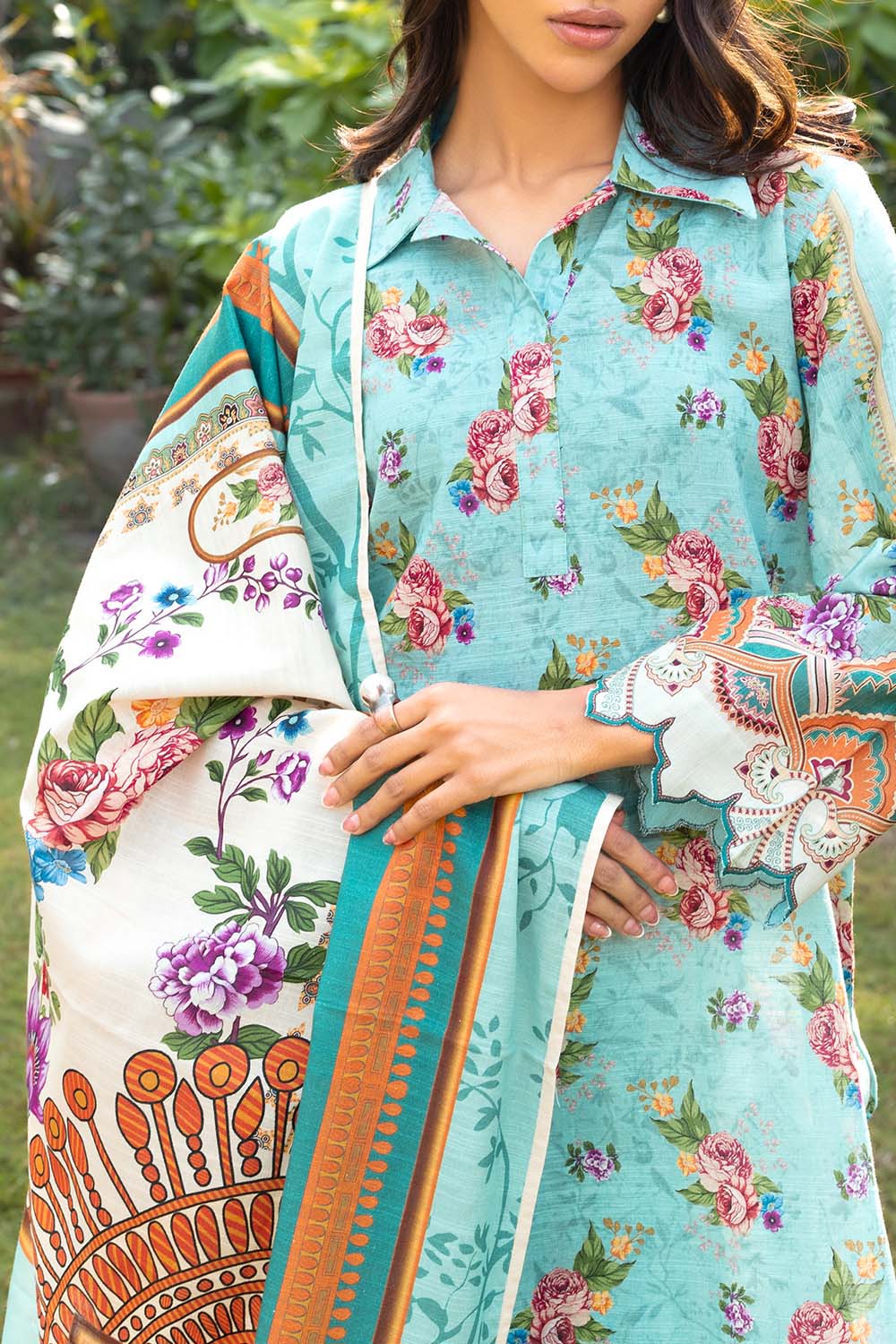 3 Piece Printed Khaddar Suit - Image 2