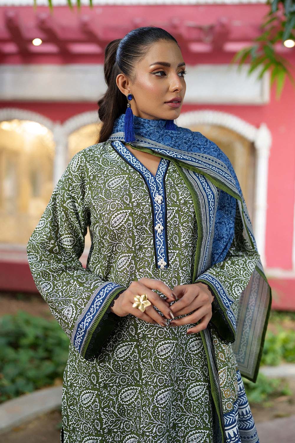 3 Piece Printed Khaddar Suit - Image 6