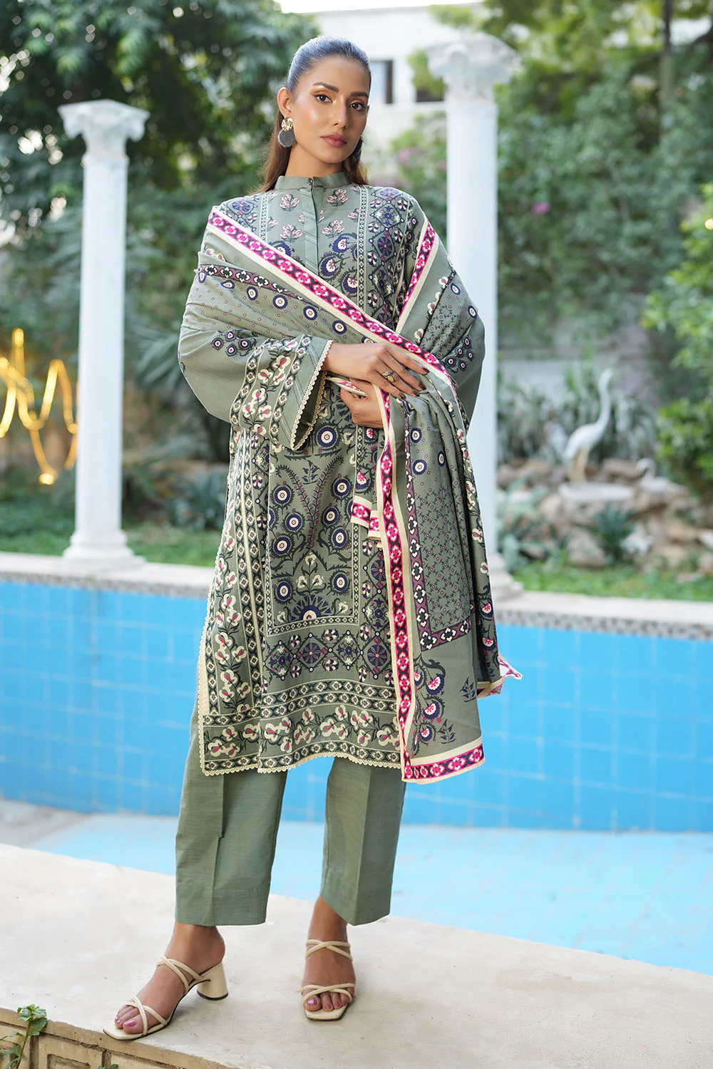 3 Piece Printed Khaddar Suit - Image 3