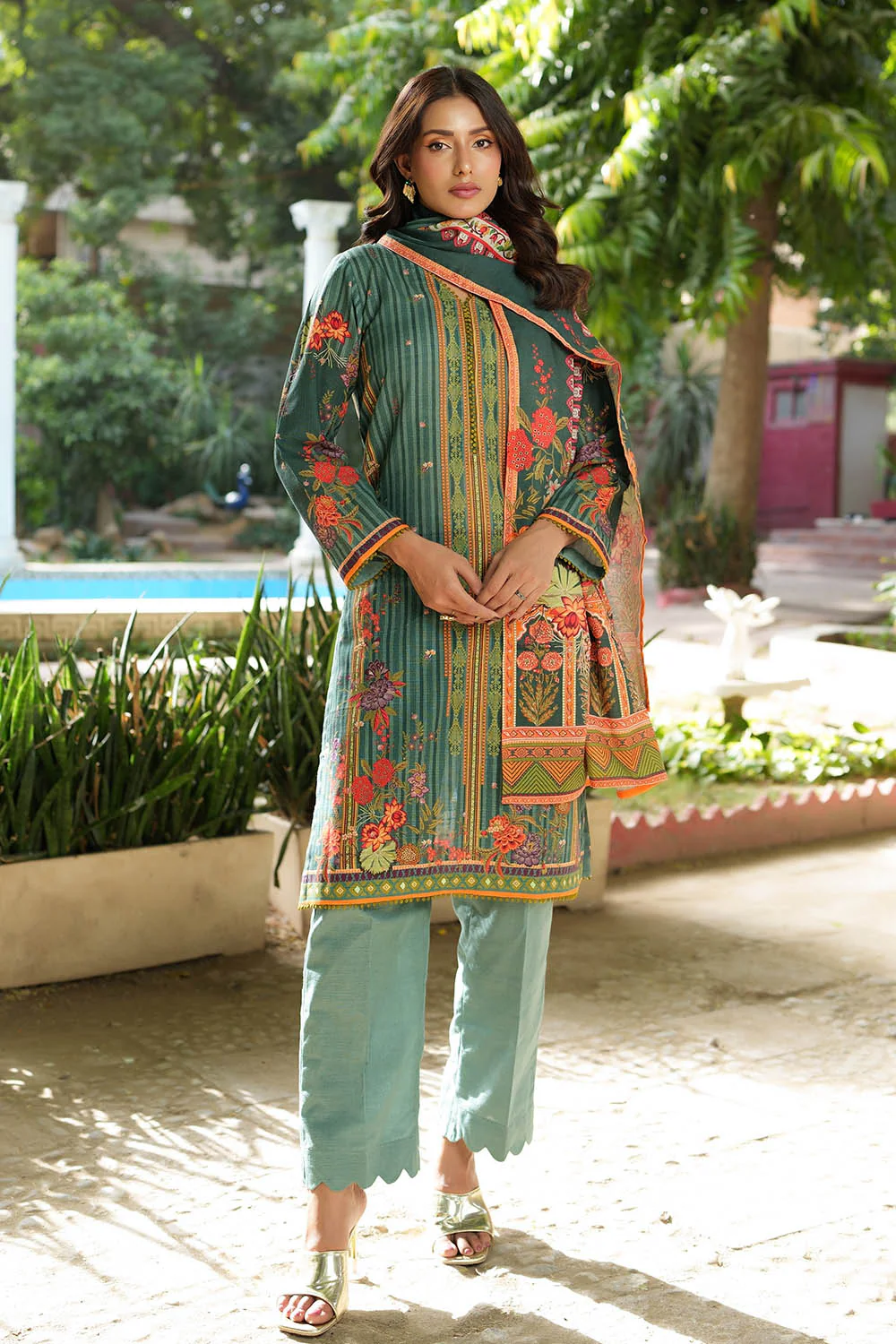 3 Piece Printed Khaddar Suit - Image 3