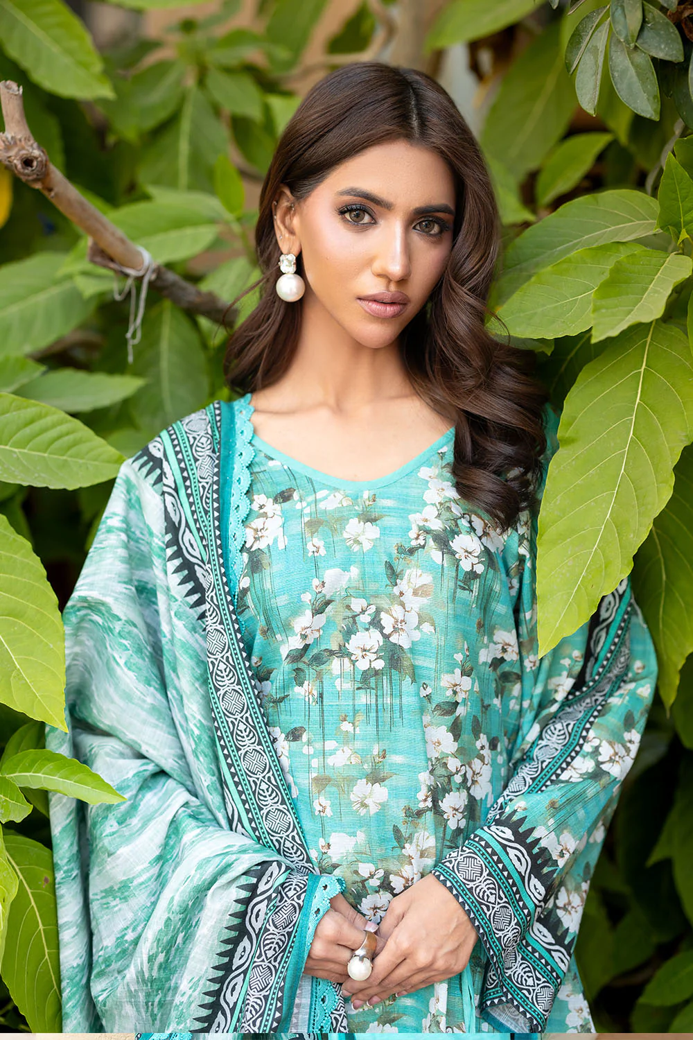 3 Piece Printed Khaddar Suit - Image 2