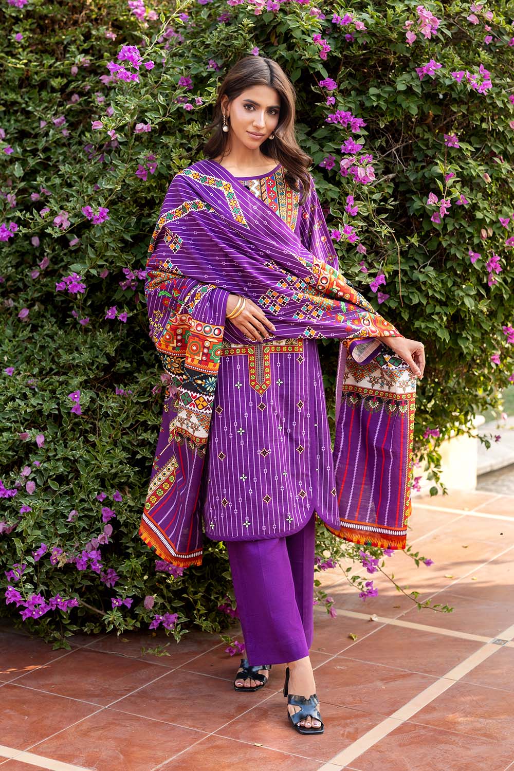 3 Piece Printed Khaddar Suit - Image 3