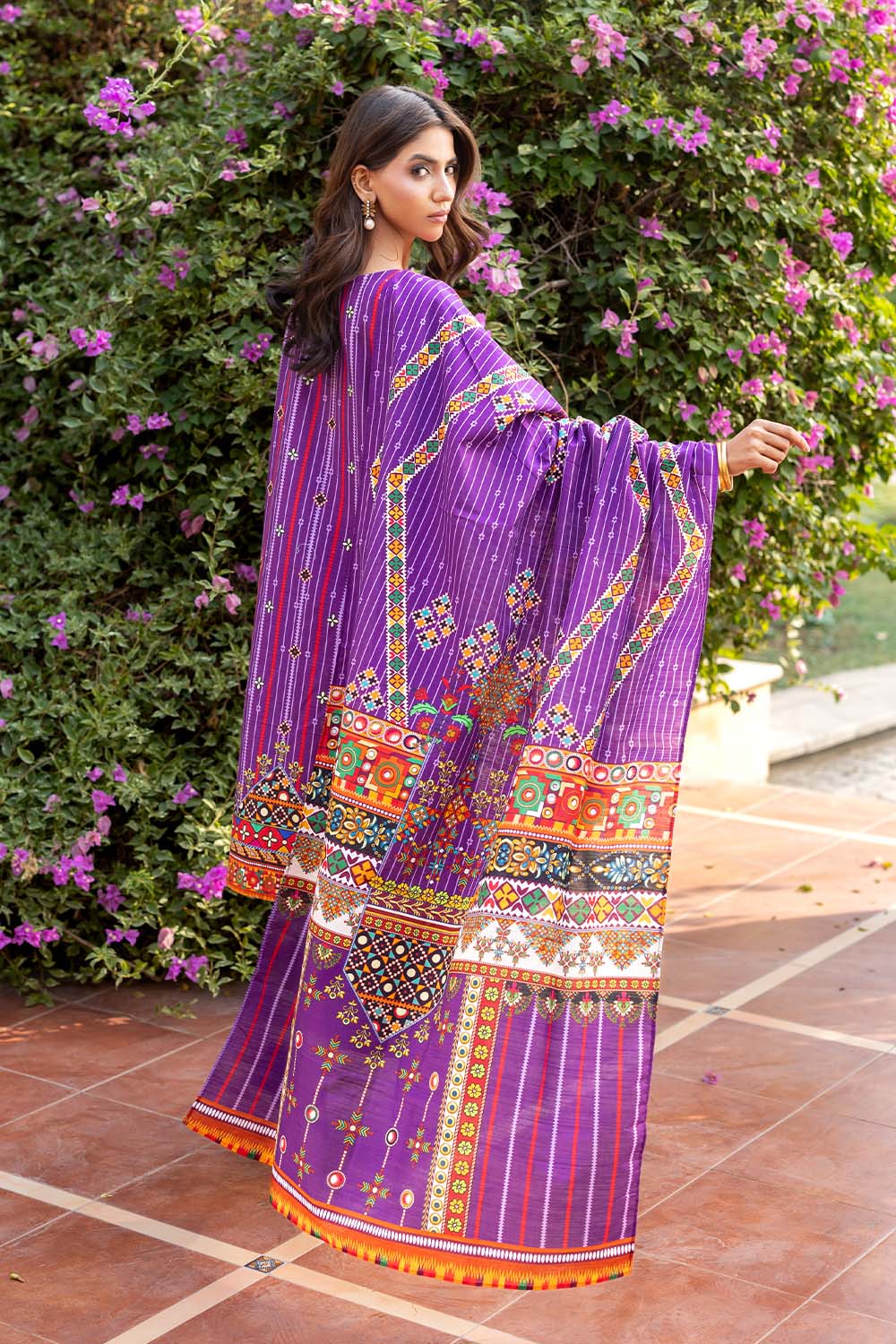 3 Piece Printed Khaddar Suit - Image 4