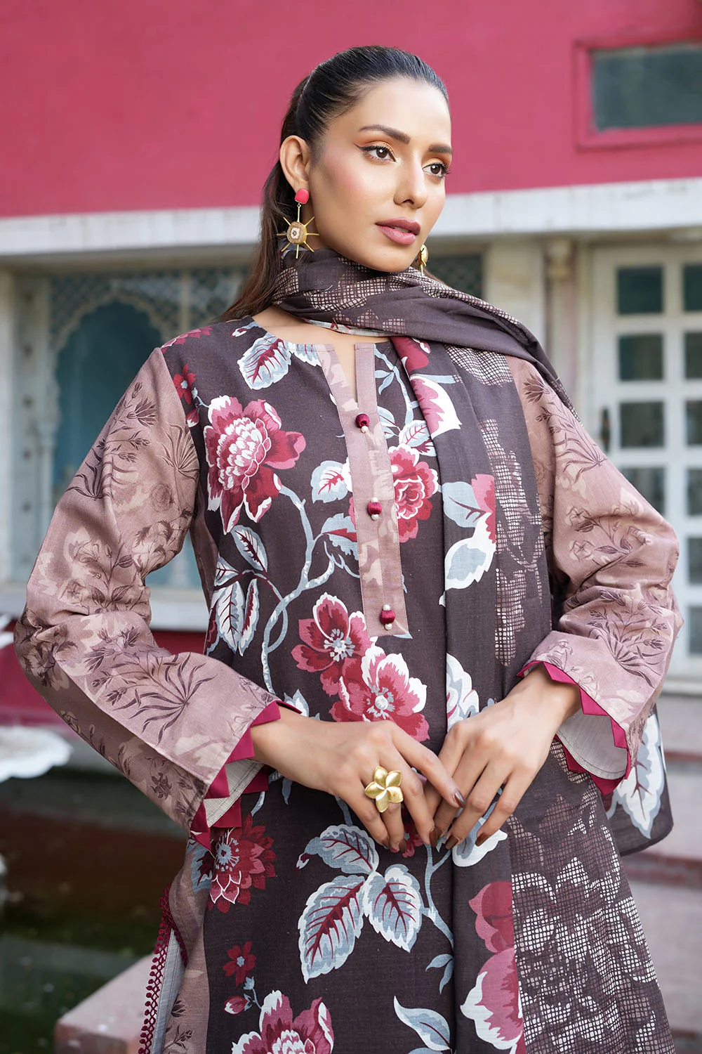 3 Piece Printed Khaddar Suit - Image 6