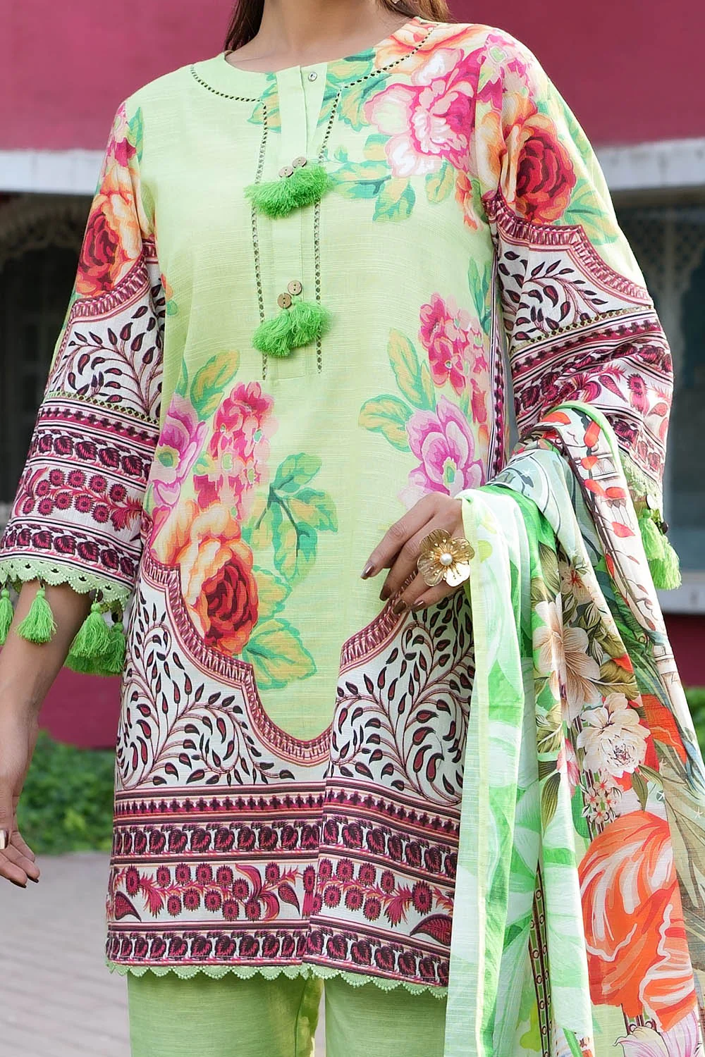 3 Piece Printed Khaddar Suit - Image 2