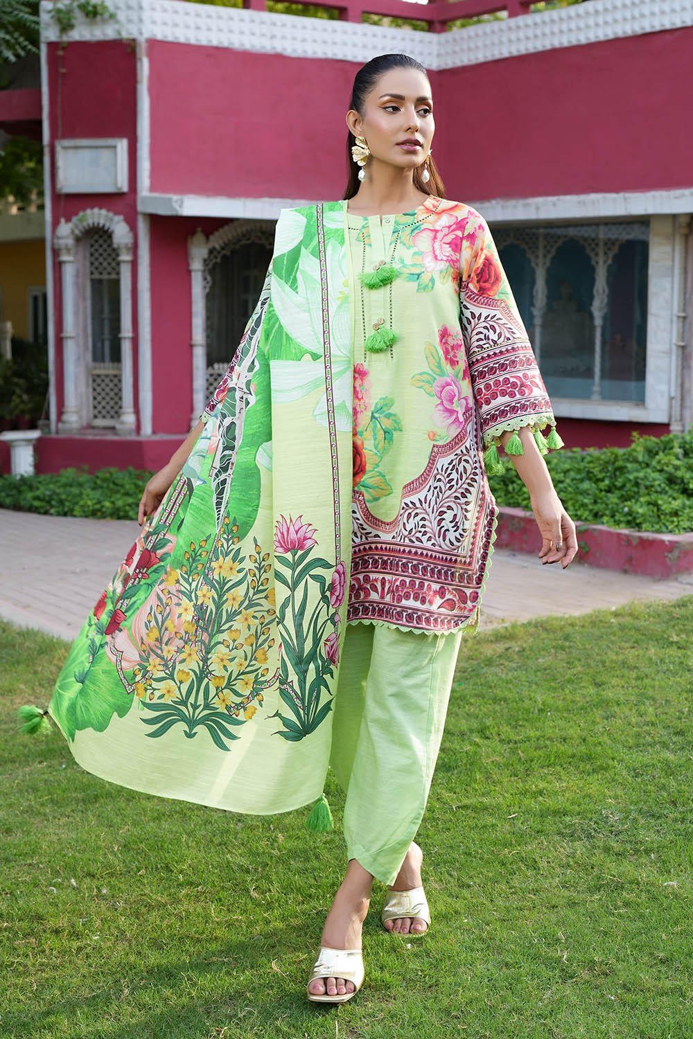 3 Piece Printed Khaddar Suit - Image 3