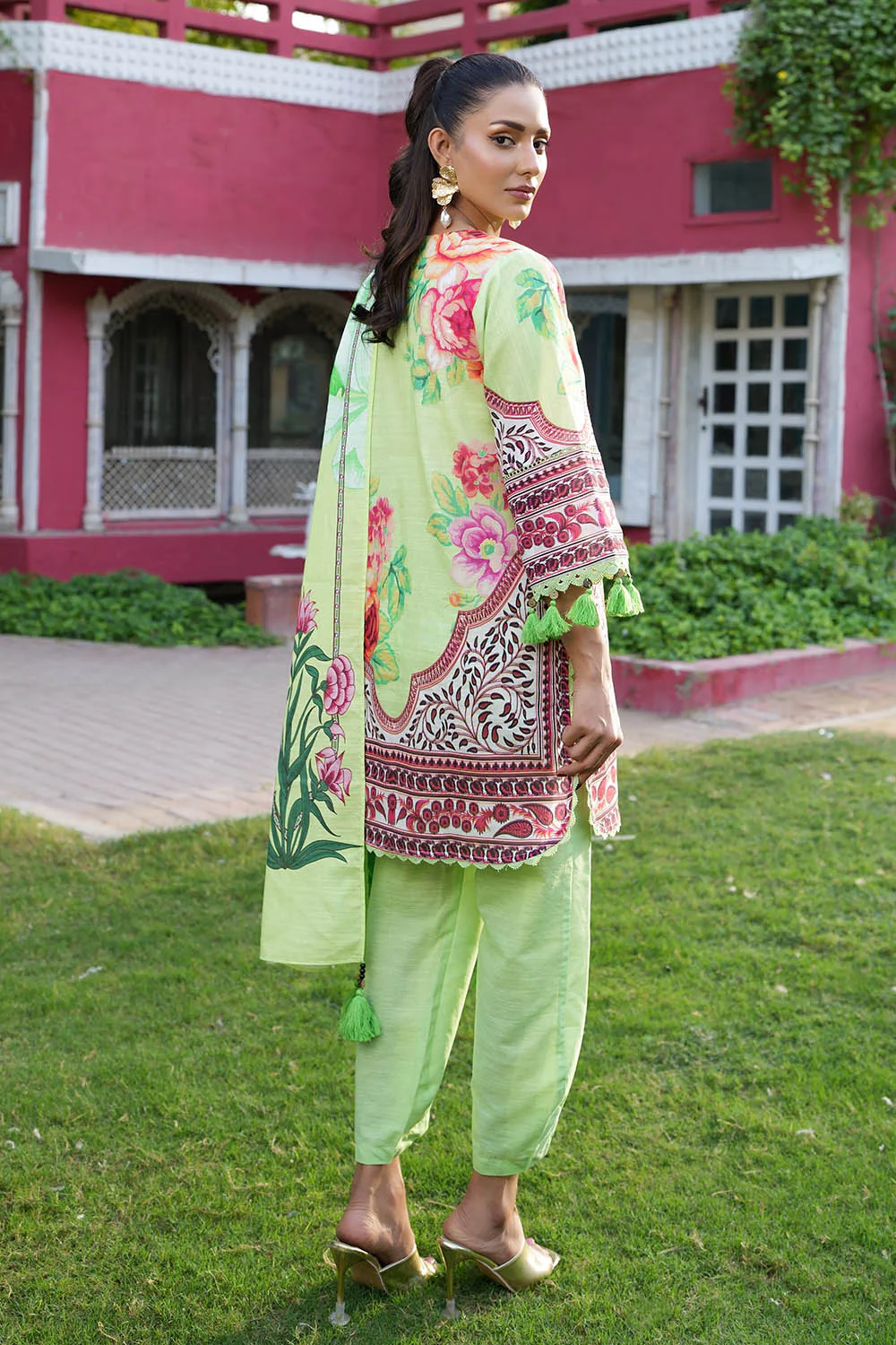 3 Piece Printed Khaddar Suit - Image 4