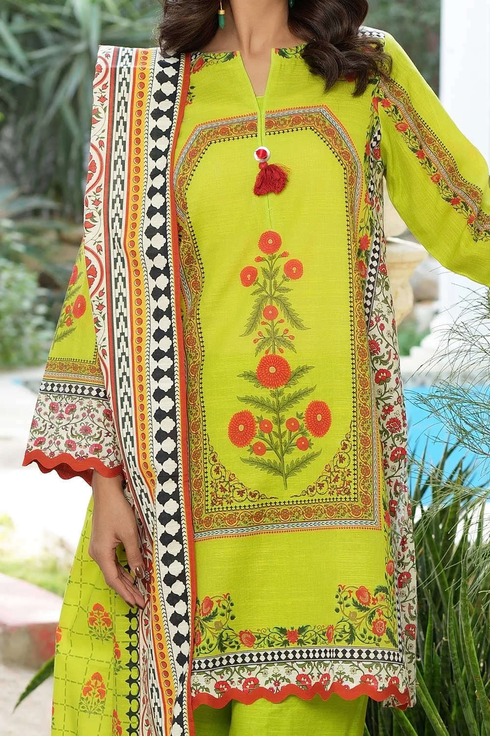 3 Piece Printed Khaddar Suit - Image 2