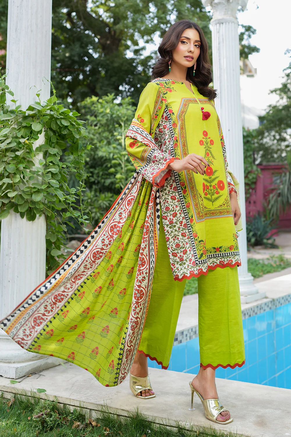 3 Piece Printed Khaddar Suit - Image 3