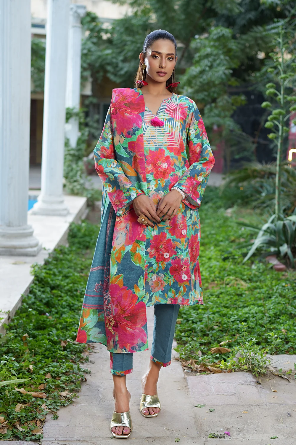 3 Piece Printed Khaddar Suit - Image 3