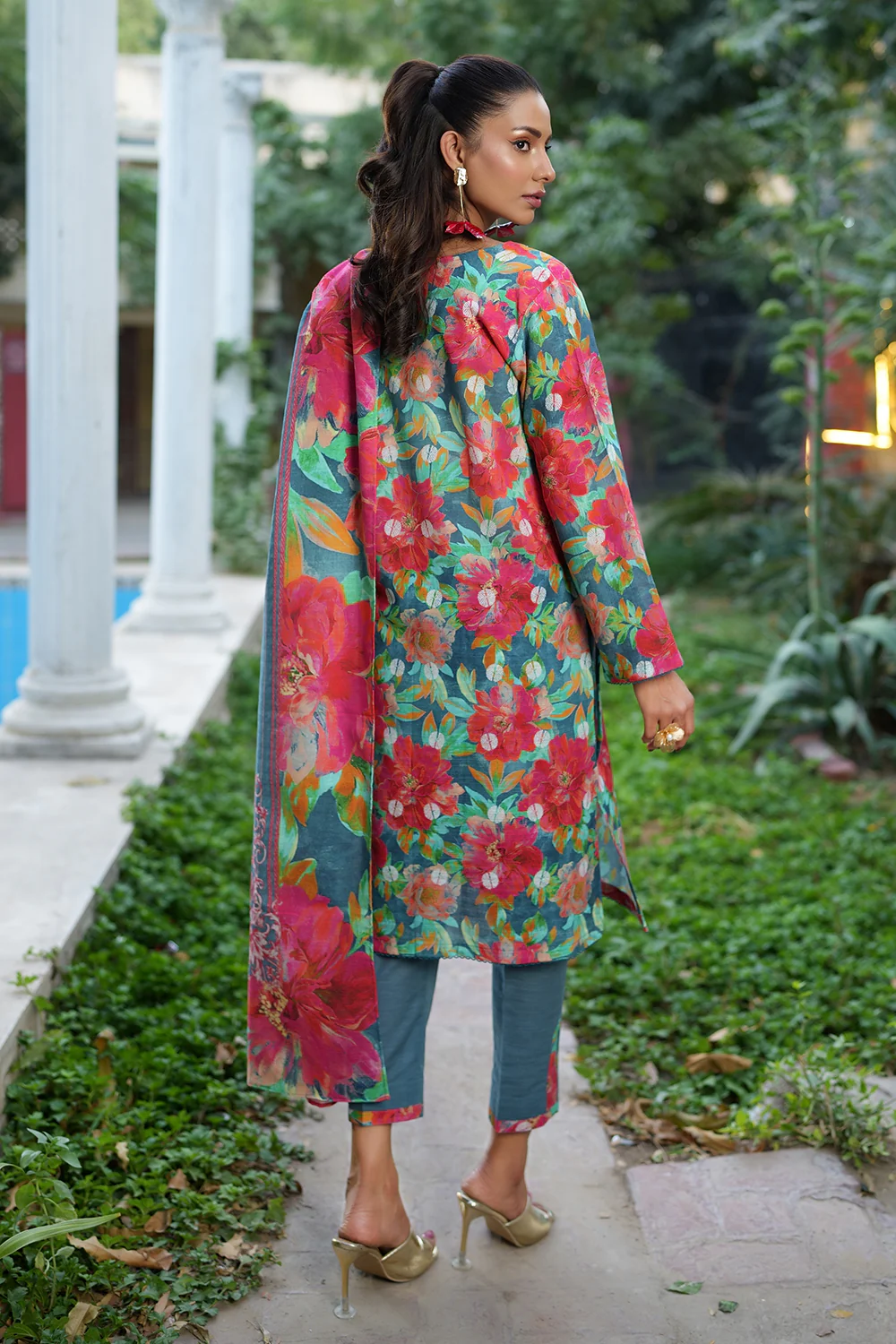 3 Piece Printed Khaddar Suit - Image 4