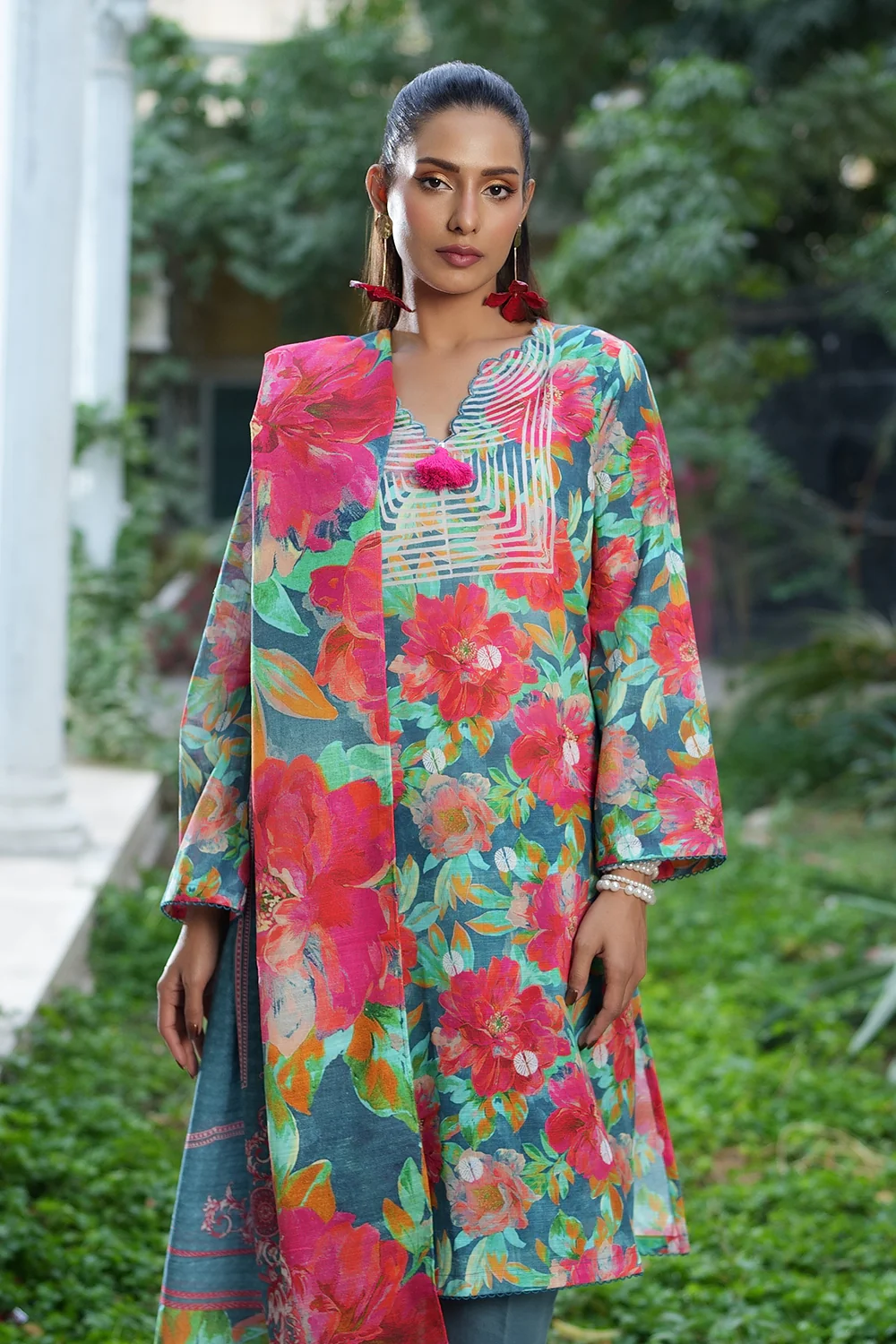 3 Piece Printed Khaddar Suit - Image 6