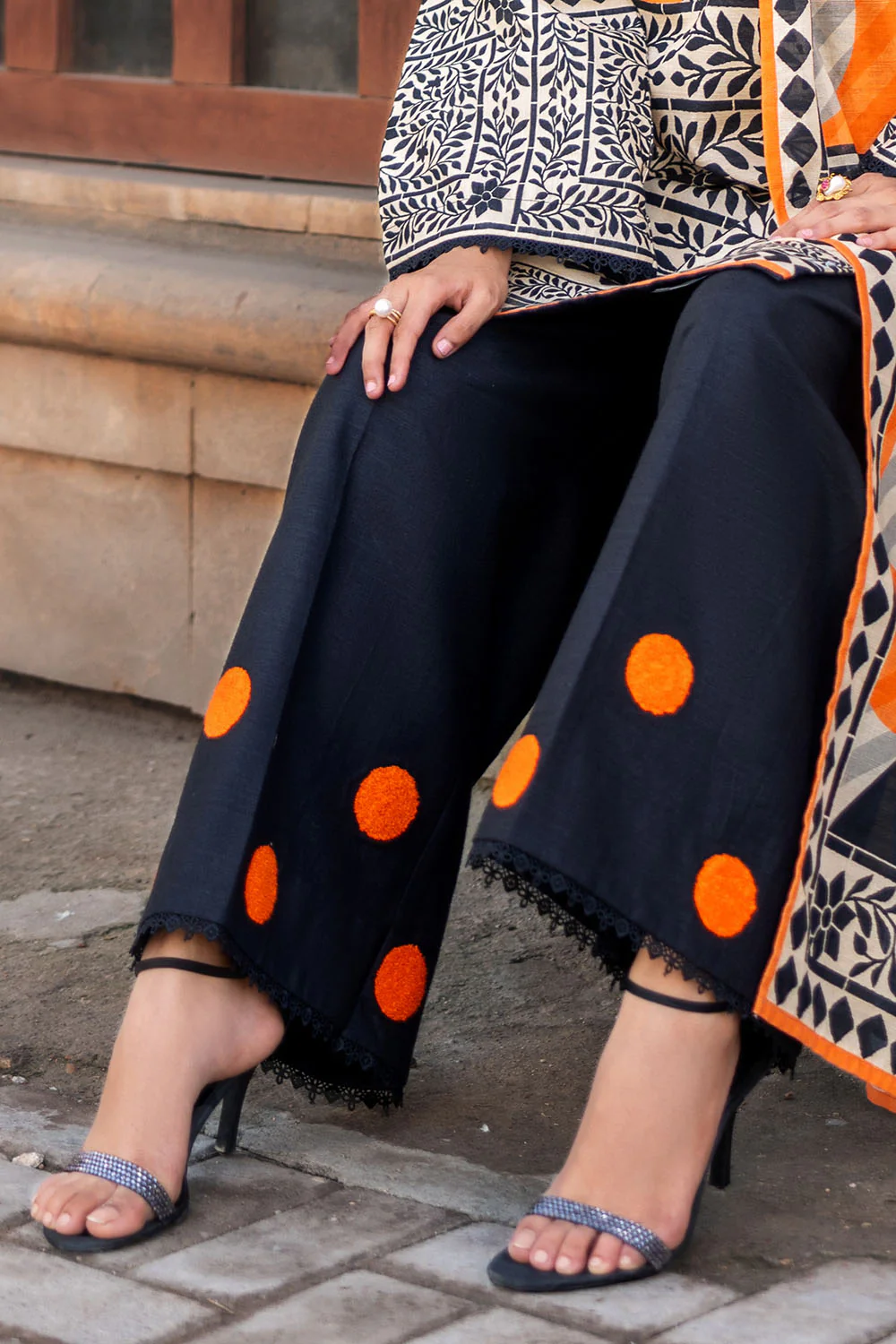 3 Piece Printed Khaddar Suit with Dupatta and Embroidered Trouser - Image 5