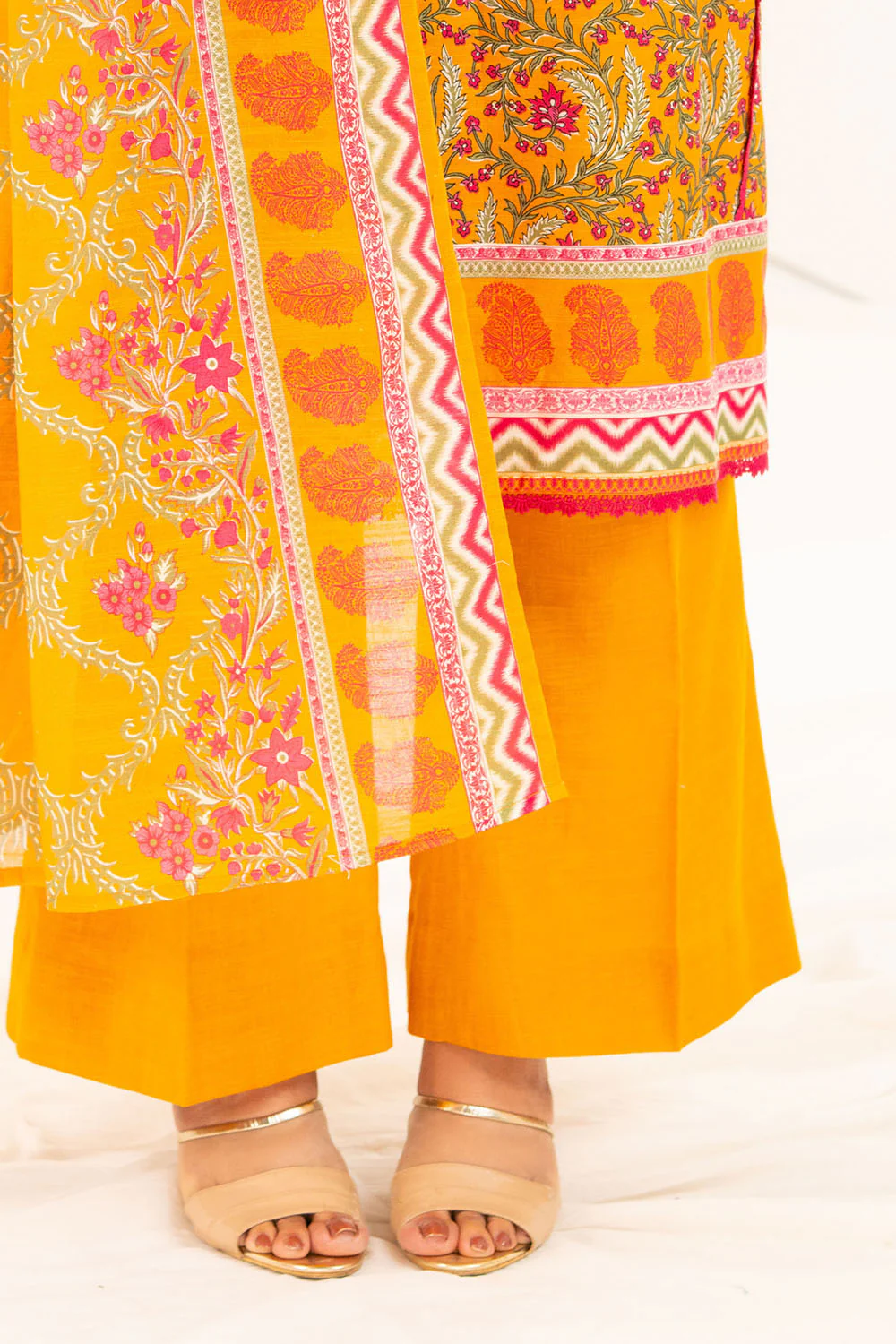 3 Piece Printed Khaddar Suit with Dupatta - Image 5