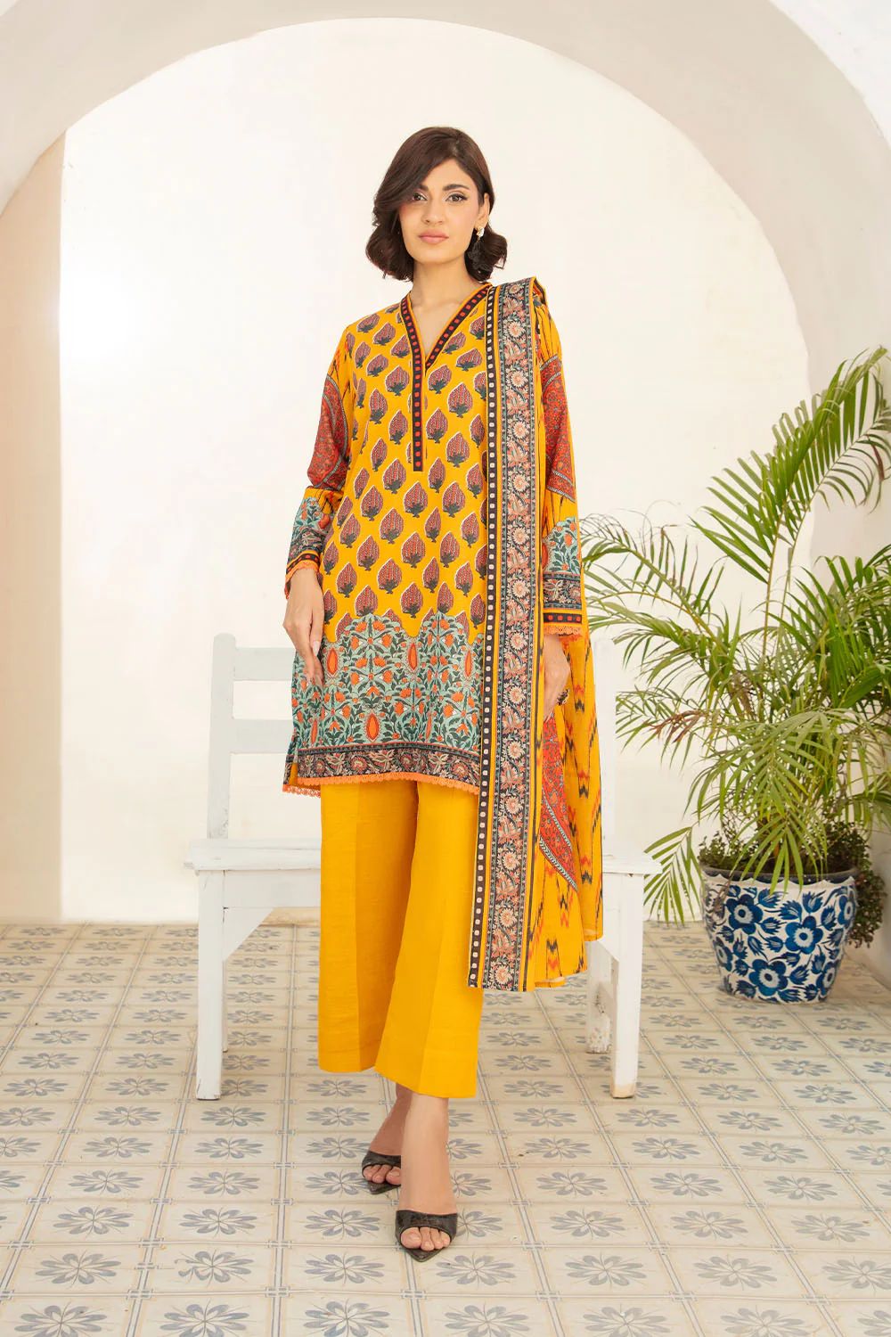 3 Piece Printed Khaddar Suit with Zari Cotton Dupatta - Image 3