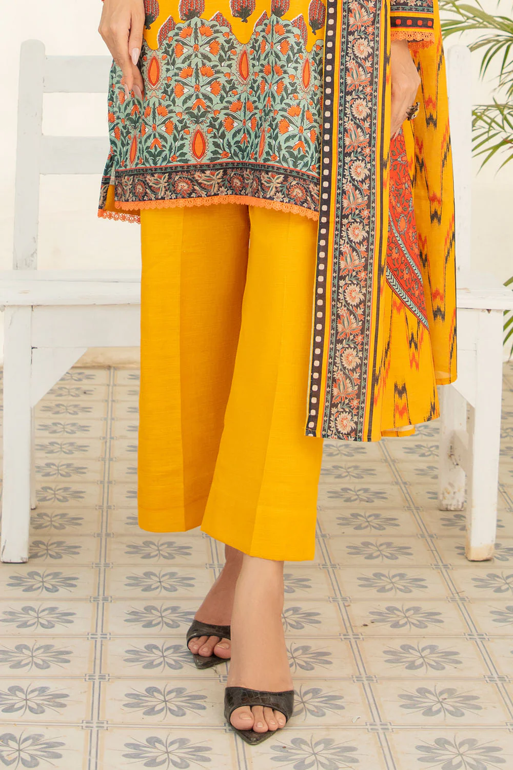 3 Piece Printed Khaddar Suit with Zari Cotton Dupatta - Image 4