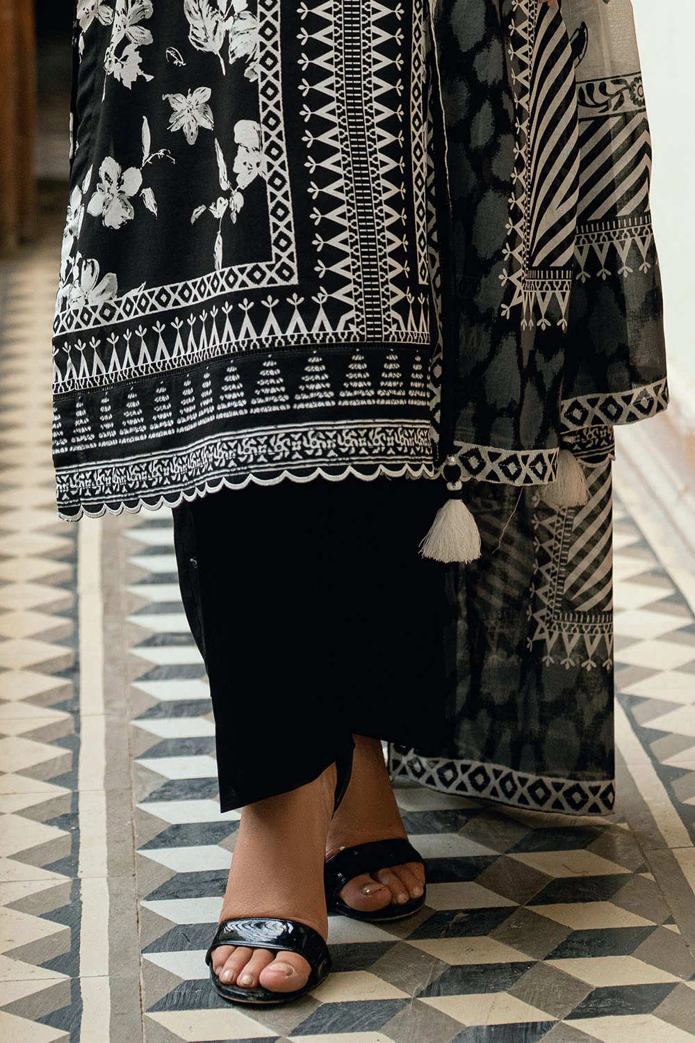 3 Piece Printed Lawn Suit - Image 5